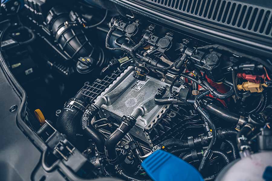 Caravelle不愧是商旅車中的佼佼者,全車均衡的造車工藝足以令人信服,但少了車道偏移一味淡了些。