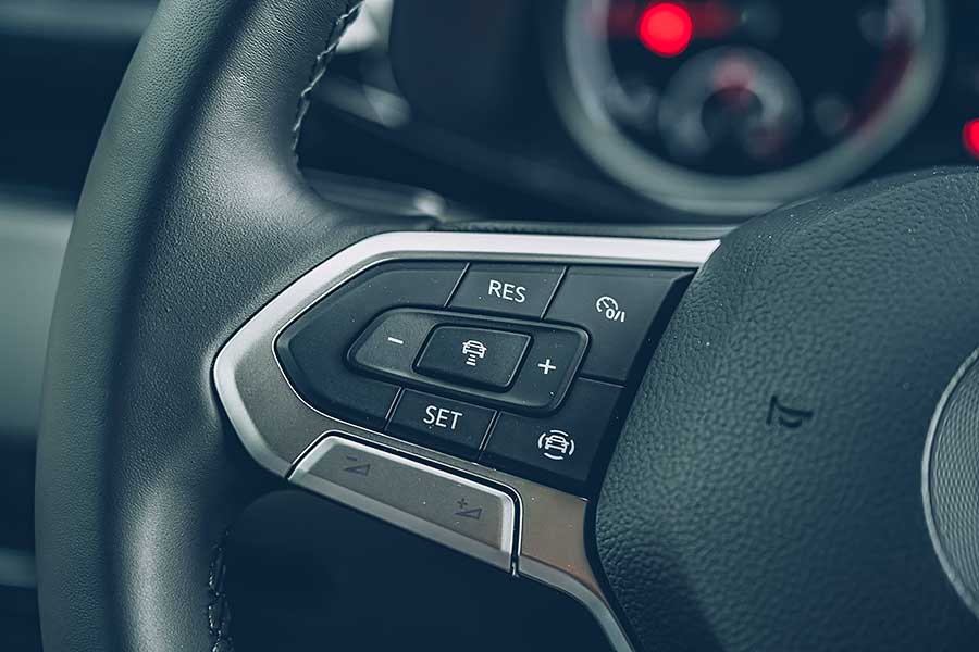 Caravelle不愧是商旅車中的佼佼者,全車均衡的造車工藝足以令人信服,但少了車道偏移一味淡了些。