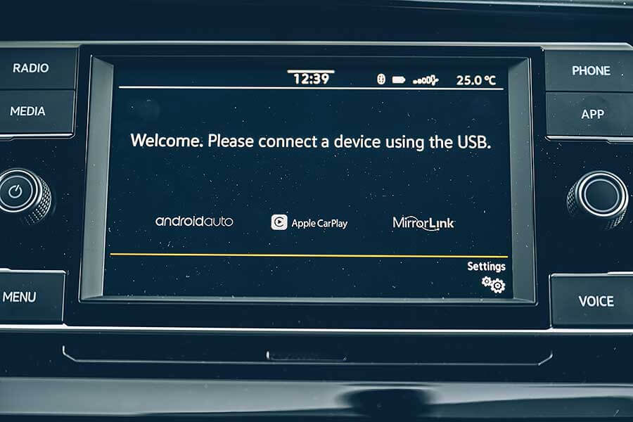 Caravelle不愧是商旅車中的佼佼者,全車均衡的造車工藝足以令人信服,但少了車道偏移一味淡了些。