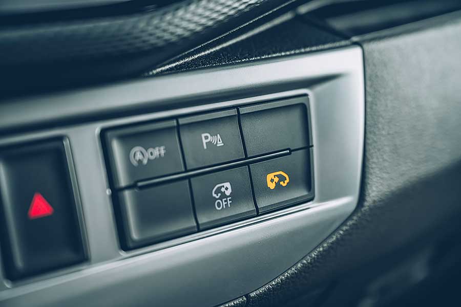 Caravelle不愧是商旅車中的佼佼者,全車均衡的造車工藝足以令人信服,但少了車道偏移一味淡了些。