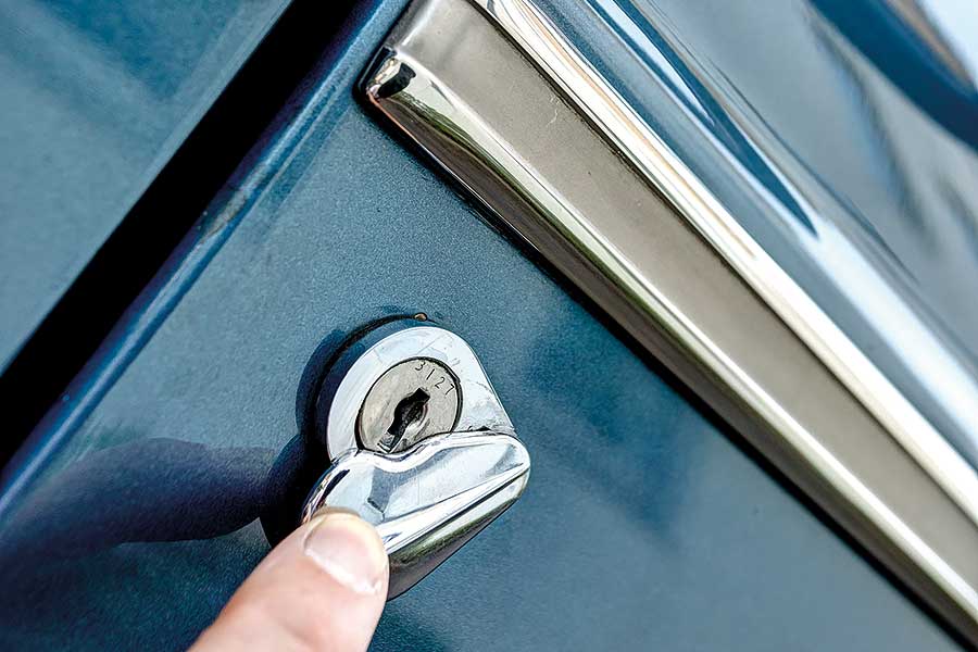 開古董車有喜亦有悲,但從中領略樂趣,也是修行的一種。