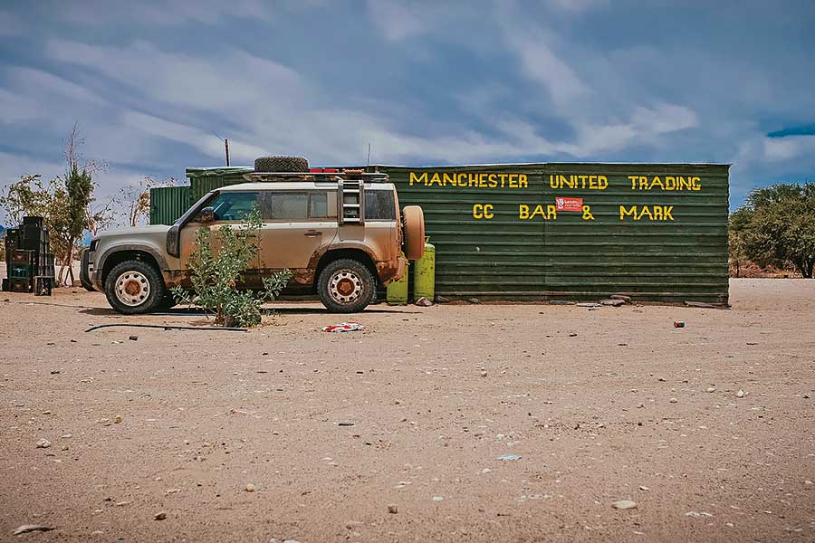 受夠了枯燥英國和日常營役的悶氣,不如馬上見識一下Defender的看家本領,跟我們一道遠赴千里踏破非洲。