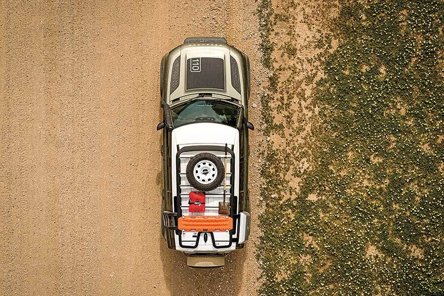 受夠了枯燥英國和日常營役的悶氣,不如馬上見識一下Defender的看家本領,跟我們一道遠赴千里踏破非洲。