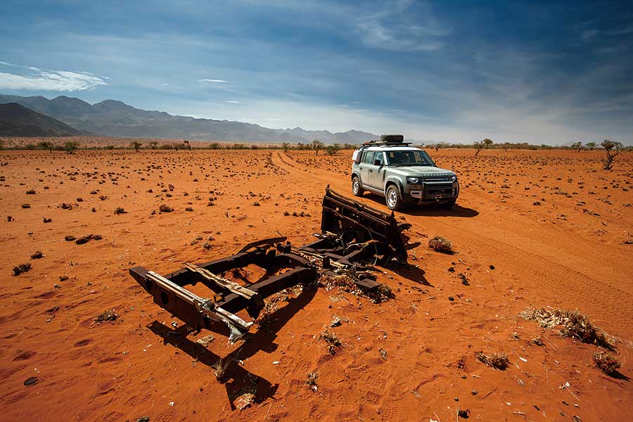 受夠了枯燥英國和日常營役的悶氣,不如馬上見識一下Defender的看家本領,跟我們一道遠赴千里踏破非洲。