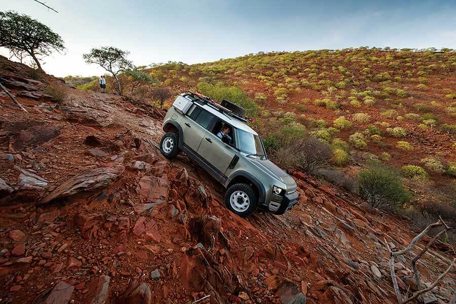 受夠了枯燥英國和日常營役的悶氣,不如馬上見識一下Defender的看家本領,跟我們一道遠赴千里踏破非洲。