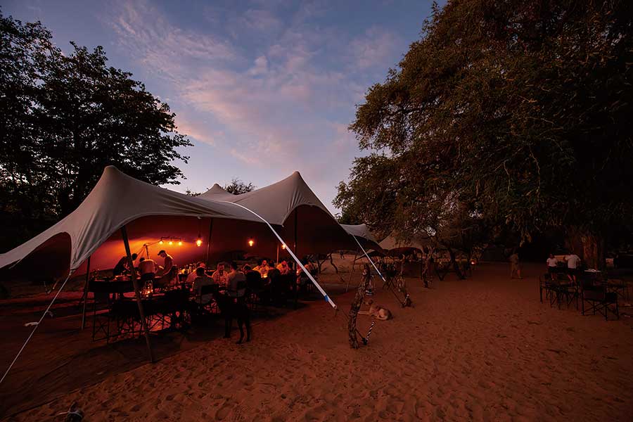 受夠了枯燥英國和日常營役的悶氣,不如馬上見識一下Defender的看家本領,跟我們一道遠赴千里踏破非洲。