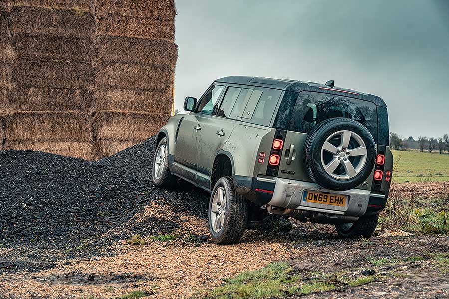 外形美醜大家已經心中有數,但新型Defender能夠兼顧英國典型農家生活和城鎮交通嗎?