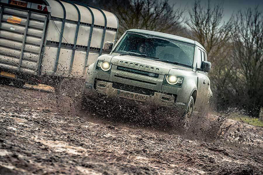 外形美醜大家已經心中有數,但新型Defender能夠兼顧英國典型農家生活和城鎮交通嗎?