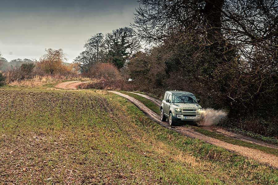 外形美醜大家已經心中有數,但新型Defender能夠兼顧英國典型農家生活和城鎮交通嗎?