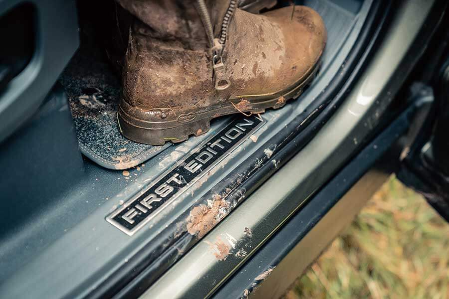 外形美醜大家已經心中有數,但新型Defender能夠兼顧英國典型農家生活和城鎮交通嗎?