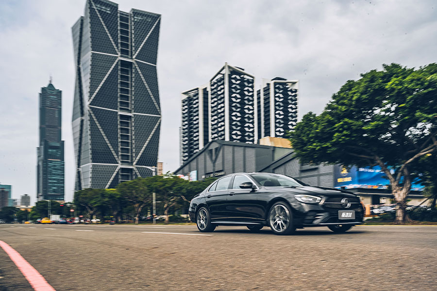 時尚、潮流的字眼通常不會跟E-Class連在一起,但這次真的不一樣,該怎麼解釋呢……。