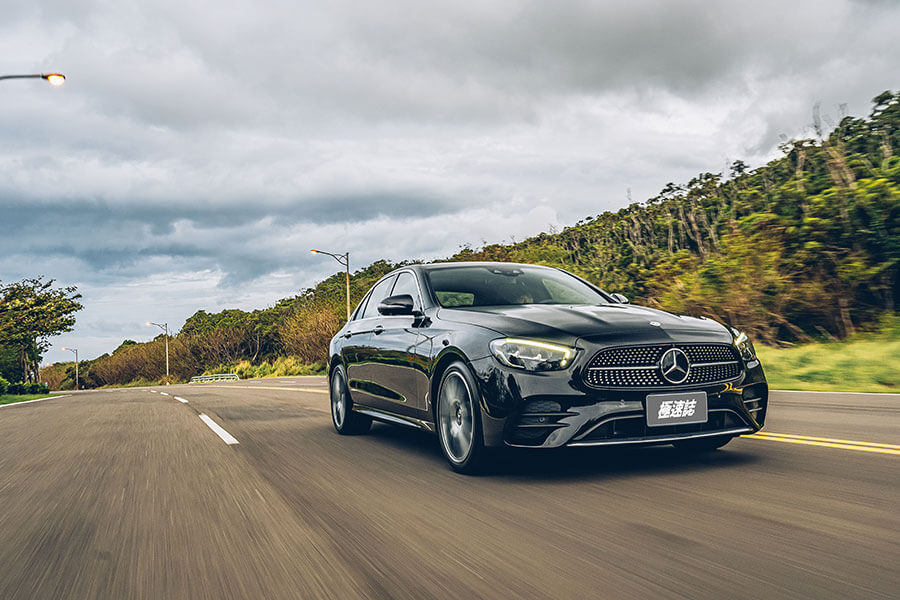 時尚、潮流的字眼通常不會跟E-Class連在一起,但這次真的不一樣,該怎麼解釋呢……。