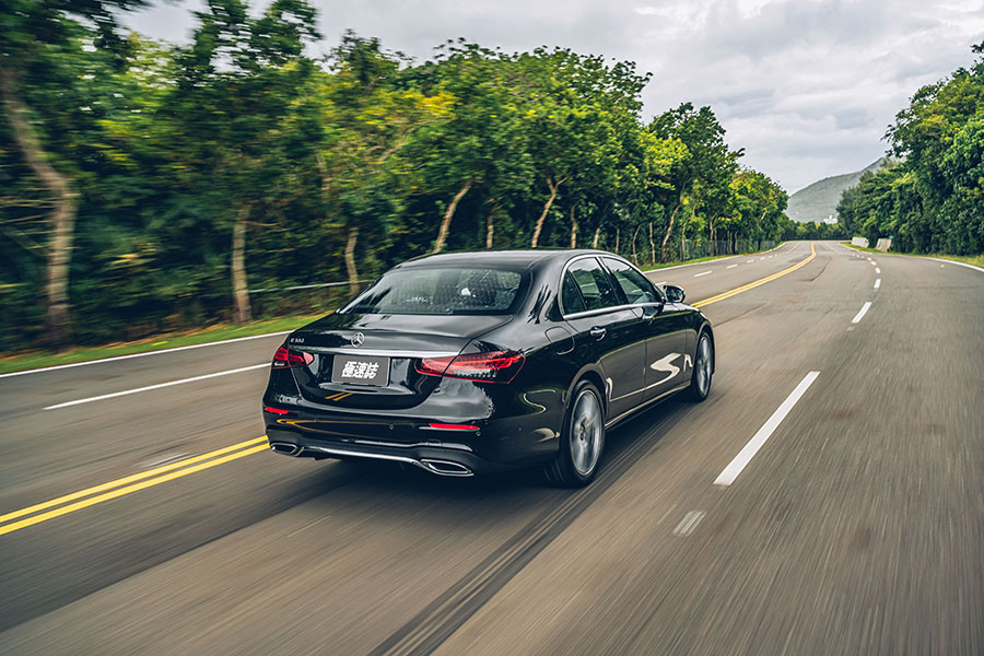 時尚、潮流的字眼通常不會跟E-Class連在一起,但這次真的不一樣,該怎麼解釋呢……。