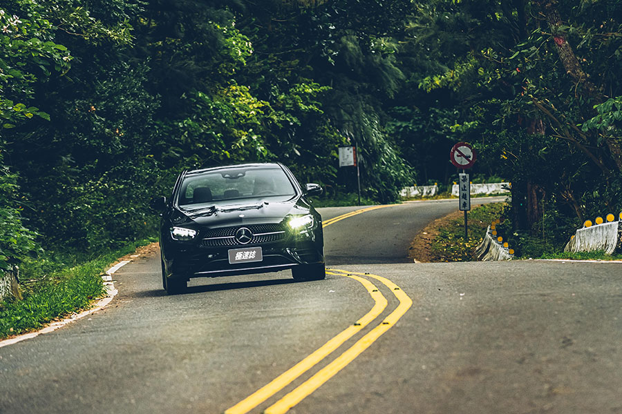 時尚、潮流的字眼通常不會跟E-Class連在一起,但這次真的不一樣,該怎麼解釋呢……。