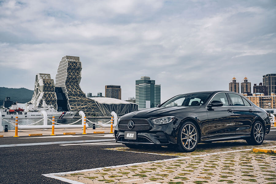 時尚、潮流的字眼通常不會跟E-Class連在一起,但這次真的不一樣,該怎麼解釋呢……。