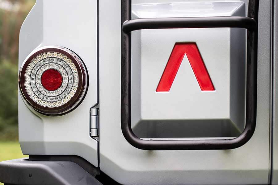 檸檬尬冬瓜迸出新滋味,但Defender尬Land Cruiser又會迸出……