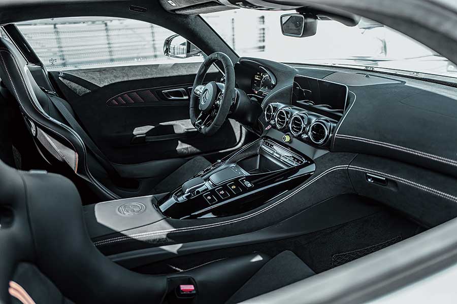 自SLS Black Series七年前問世以來,AMG最近終於再為旗下最稀罕的系列注入新血,推出毫無保留的AMG GT版本,心血少的朋友最好敬而遠之。