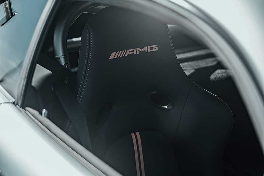 自SLS Black Series七年前問世以來,AMG最近終於再為旗下最稀罕的系列注入新血,推出毫無保留的AMG GT版本,心血少的朋友最好敬而遠之。