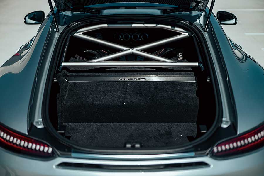 自SLS Black Series七年前問世以來,AMG最近終於再為旗下最稀罕的系列注入新血,推出毫無保留的AMG GT版本,心血少的朋友最好敬而遠之。