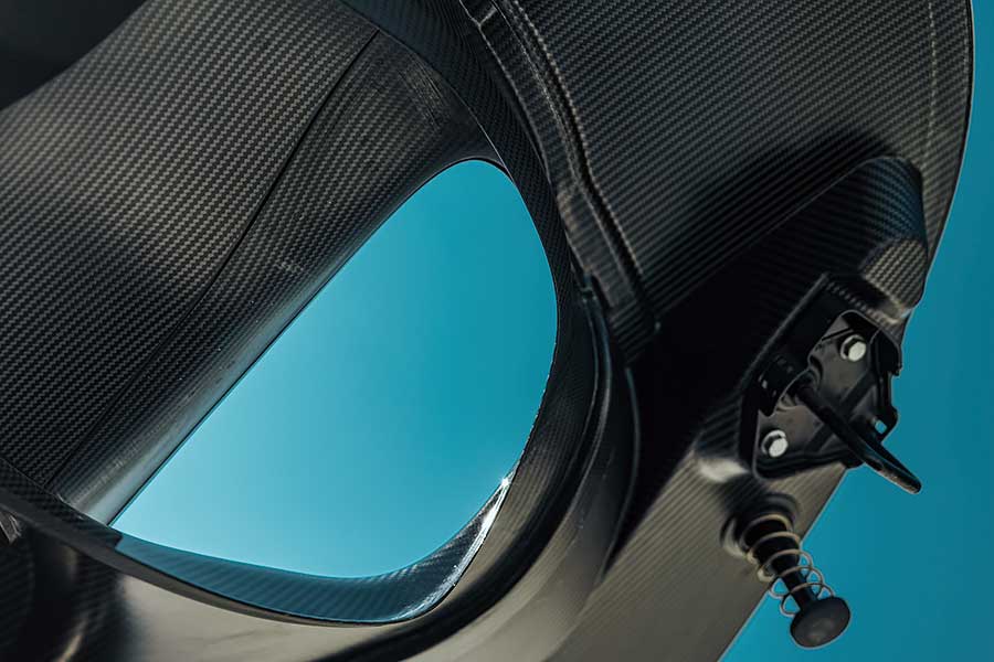 自SLS Black Series七年前問世以來,AMG最近終於再為旗下最稀罕的系列注入新血,推出毫無保留的AMG GT版本,心血少的朋友最好敬而遠之。