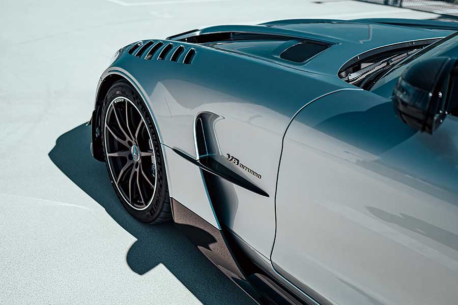 自SLS Black Series七年前問世以來,AMG最近終於再為旗下最稀罕的系列注入新血,推出毫無保留的AMG GT版本,心血少的朋友最好敬而遠之。