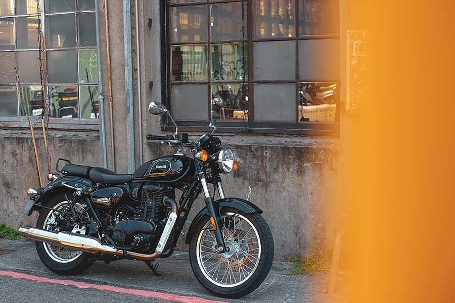 Imperiale 400猶如Benelli為復古市場投入的偵察兵,除了試試水溫外,更想證明自己的能耐到哪裡,而這場仗的勝利關鍵其實只在於…,不好說~