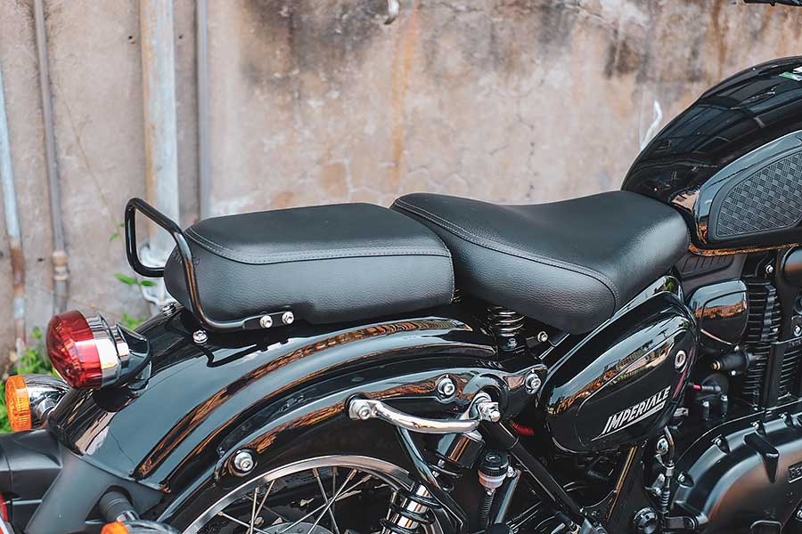 Imperiale 400猶如Benelli為復古市場投入的偵察兵,除了試試水溫外,更想證明自己的能耐到哪裡,而這場仗的勝利關鍵其實只在於…,不好說~