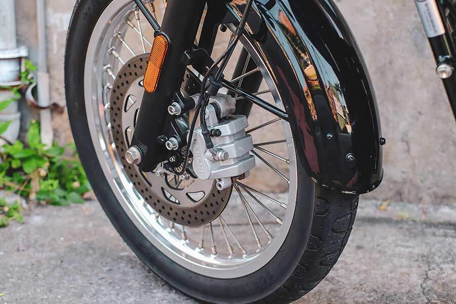 Imperiale 400猶如Benelli為復古市場投入的偵察兵,除了試試水溫外,更想證明自己的能耐到哪裡,而這場仗的勝利關鍵其實只在於…,不好說~