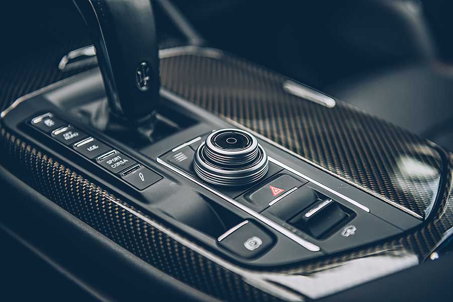 雖來自名媛望族卻從未要踏上貴族之路,有著帥氣臉龐及宜居宜室的全能表現才是它本質。