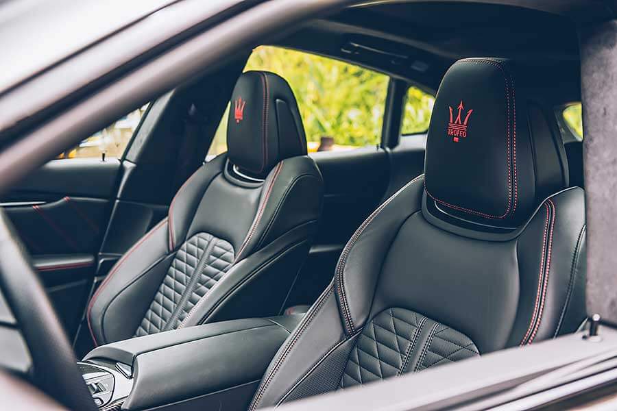 雖來自名媛望族卻從未要踏上貴族之路,有著帥氣臉龐及宜居宜室的全能表現才是它本質。