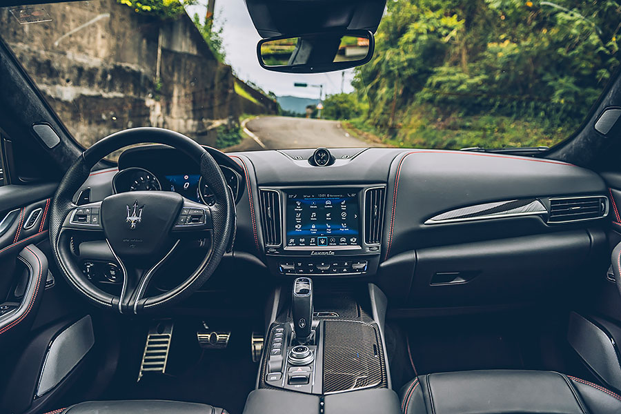 雖來自名媛望族卻從未要踏上貴族之路,有著帥氣臉龐及宜居宜室的全能表現才是它本質。