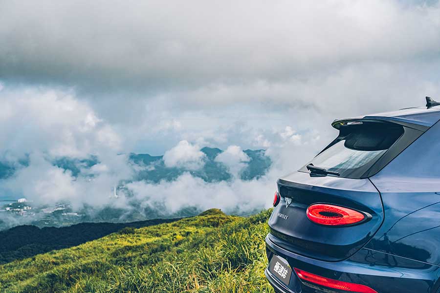 是,這是全新大改款的New Bentayga,我知道你心裡的疑問,不過只要親眼瞧瞧,你會跟我一樣肯定,它真的是新Bentayga。