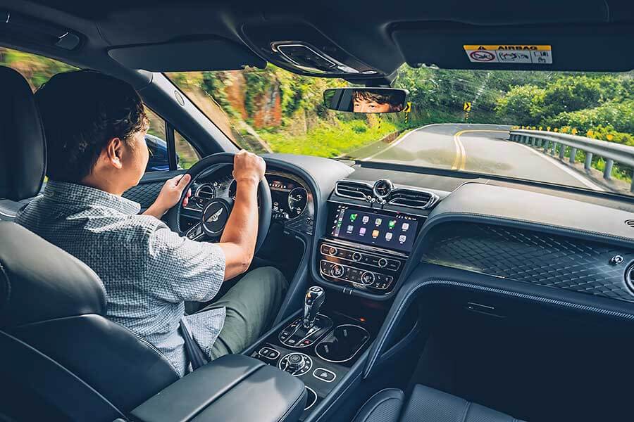 是,這是全新大改款的New Bentayga,我知道你心裡的疑問,不過只要親眼瞧瞧,你會跟我一樣肯定,它真的是新Bentayga。