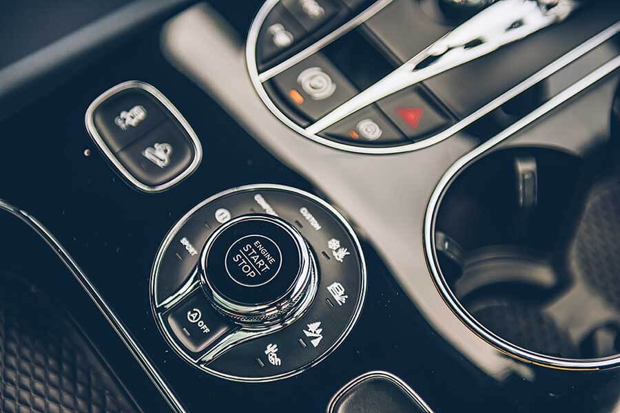 是,這是全新大改款的New Bentayga,我知道你心裡的疑問,不過只要親眼瞧瞧,你會跟我一樣肯定,它真的是新Bentayga。