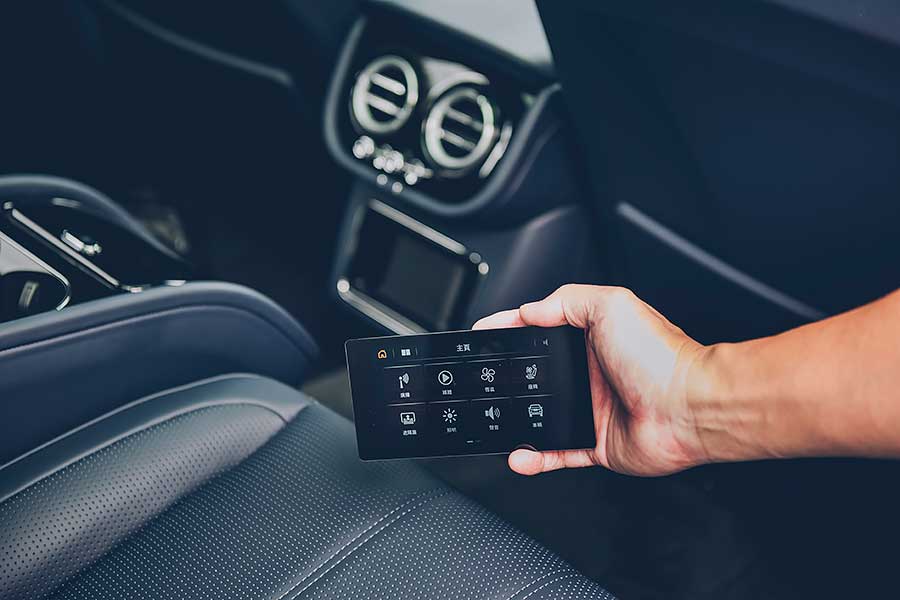 是,這是全新大改款的New Bentayga,我知道你心裡的疑問,不過只要親眼瞧瞧,你會跟我一樣肯定,它真的是新Bentayga。