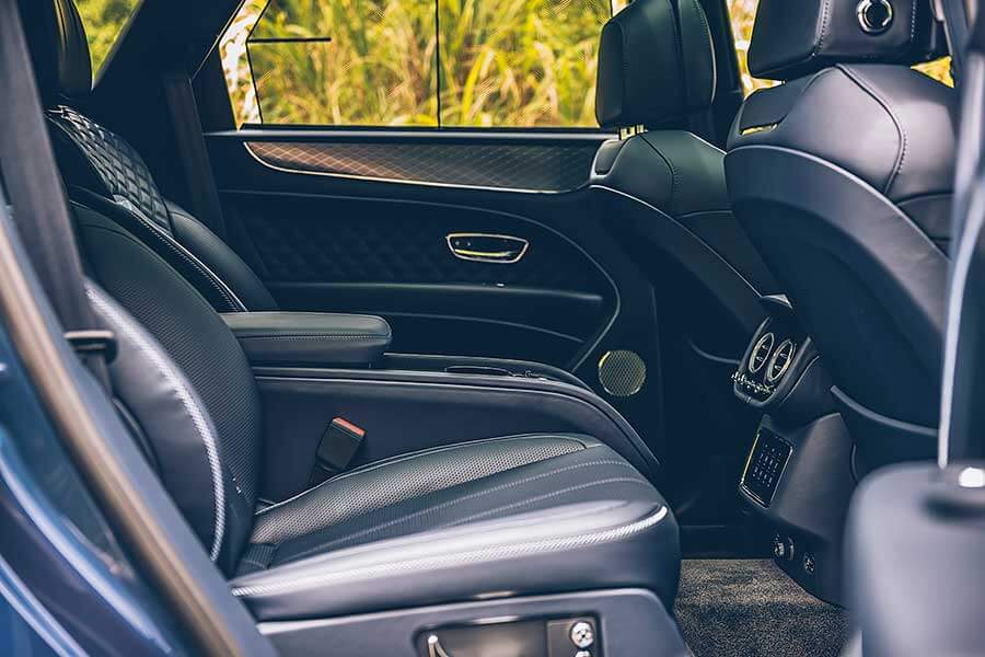 是,這是全新大改款的New Bentayga,我知道你心裡的疑問,不過只要親眼瞧瞧,你會跟我一樣肯定,它真的是新Bentayga。