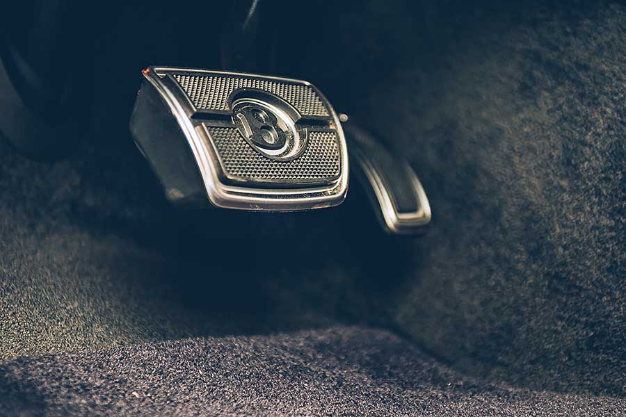 是,這是全新大改款的New Bentayga,我知道你心裡的疑問,不過只要親眼瞧瞧,你會跟我一樣肯定,它真的是新Bentayga。