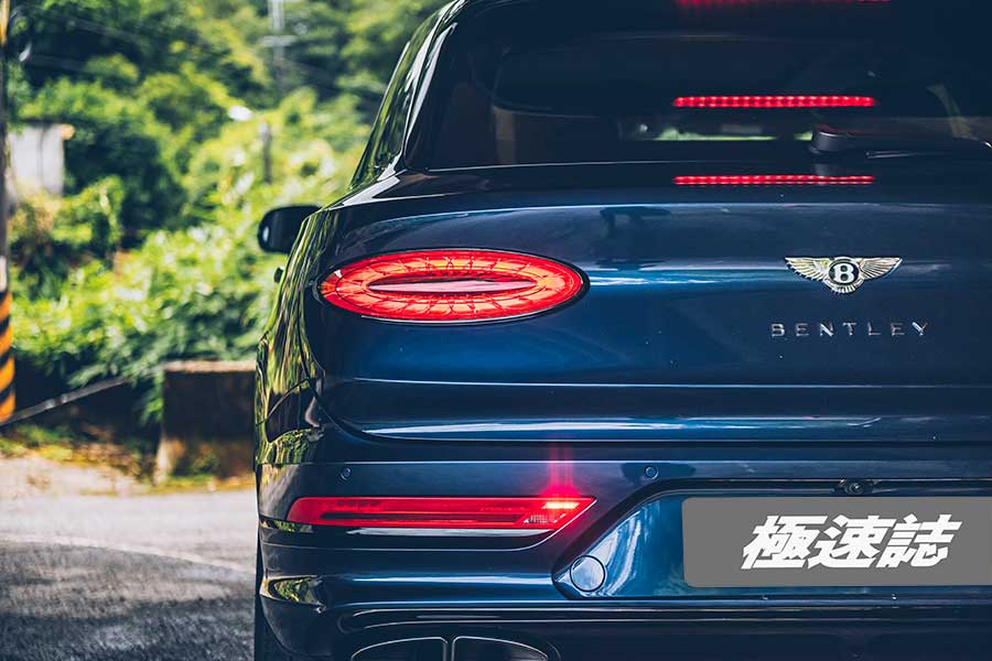 是,這是全新大改款的New Bentayga,我知道你心裡的疑問,不過只要親眼瞧瞧,你會跟我一樣肯定,它真的是新Bentayga。