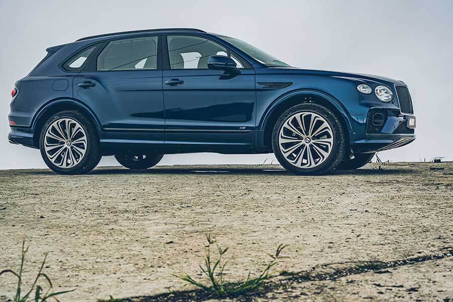 是,這是全新大改款的New Bentayga,我知道你心裡的疑問,不過只要親眼瞧瞧,你會跟我一樣肯定,它真的是新Bentayga。