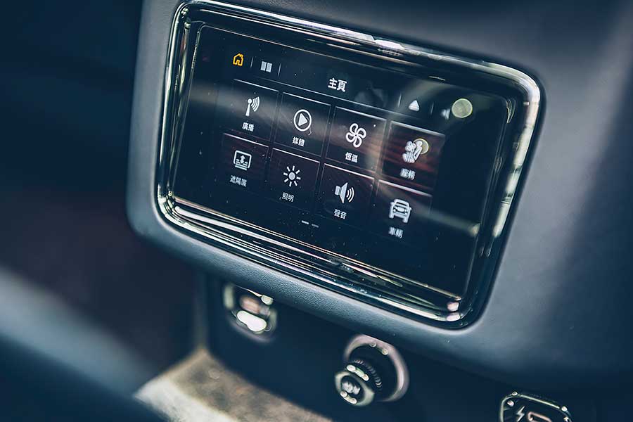 是,這是全新大改款的New Bentayga,我知道你心裡的疑問,不過只要親眼瞧瞧,你會跟我一樣肯定,它真的是新Bentayga。