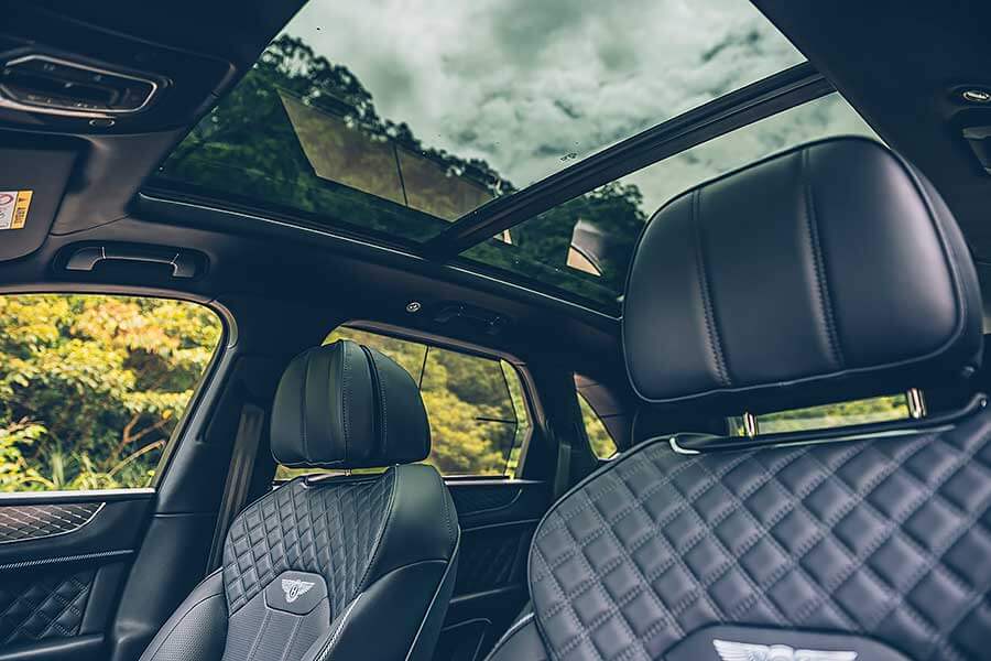 是,這是全新大改款的New Bentayga,我知道你心裡的疑問,不過只要親眼瞧瞧,你會跟我一樣肯定,它真的是新Bentayga。