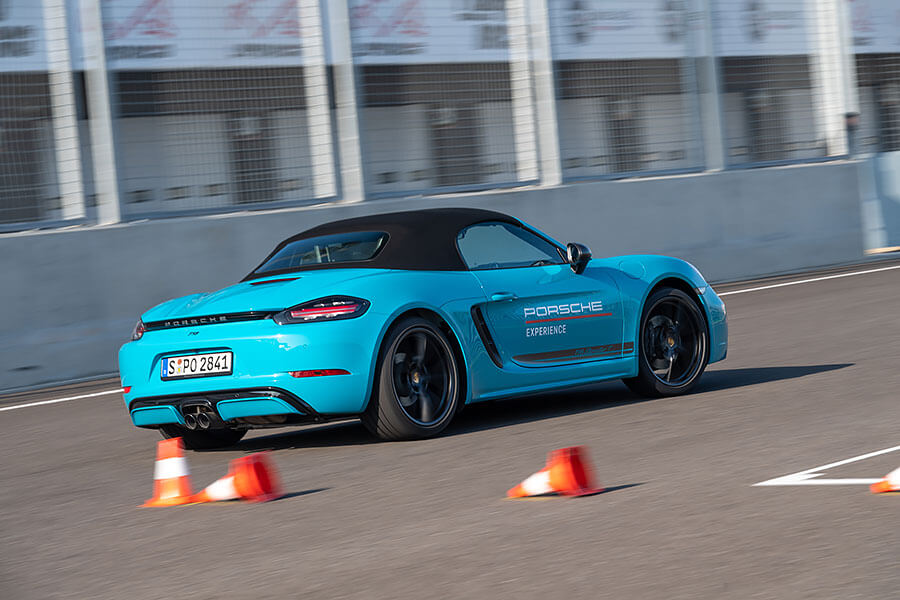 所謂迅如雷霆、疾如閃電的景象莫過於此,內心波濤洶湧久久不能自己……。