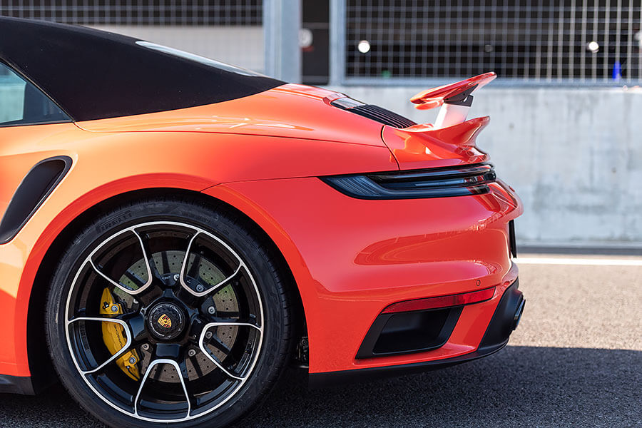 所謂迅如雷霆、疾如閃電的景象莫過於此,內心波濤洶湧久久不能自己……。