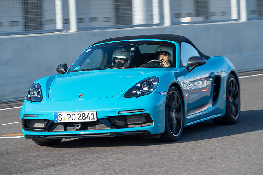 所謂迅如雷霆、疾如閃電的景象莫過於此,內心波濤洶湧久久不能自己……。