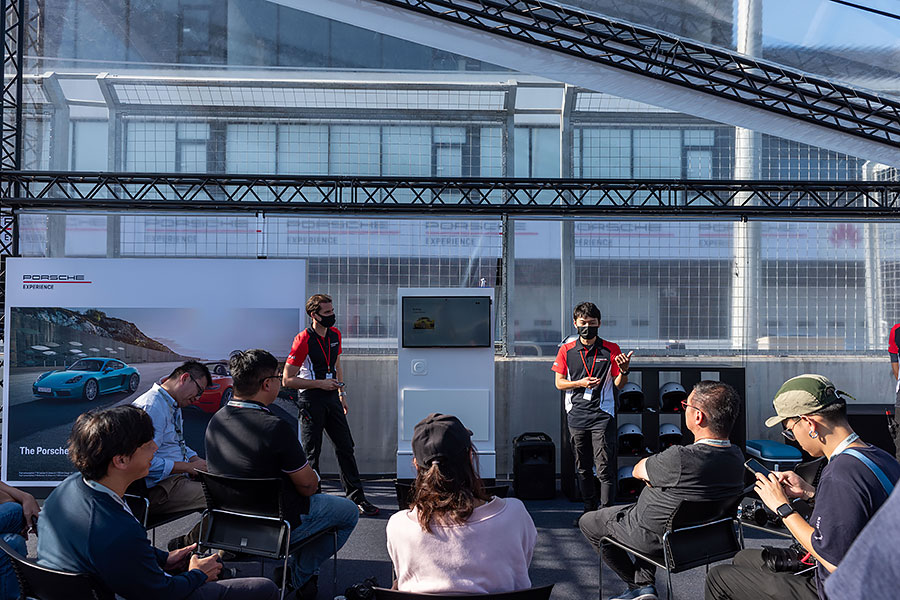 所謂迅如雷霆、疾如閃電的景象莫過於此,內心波濤洶湧久久不能自己……。