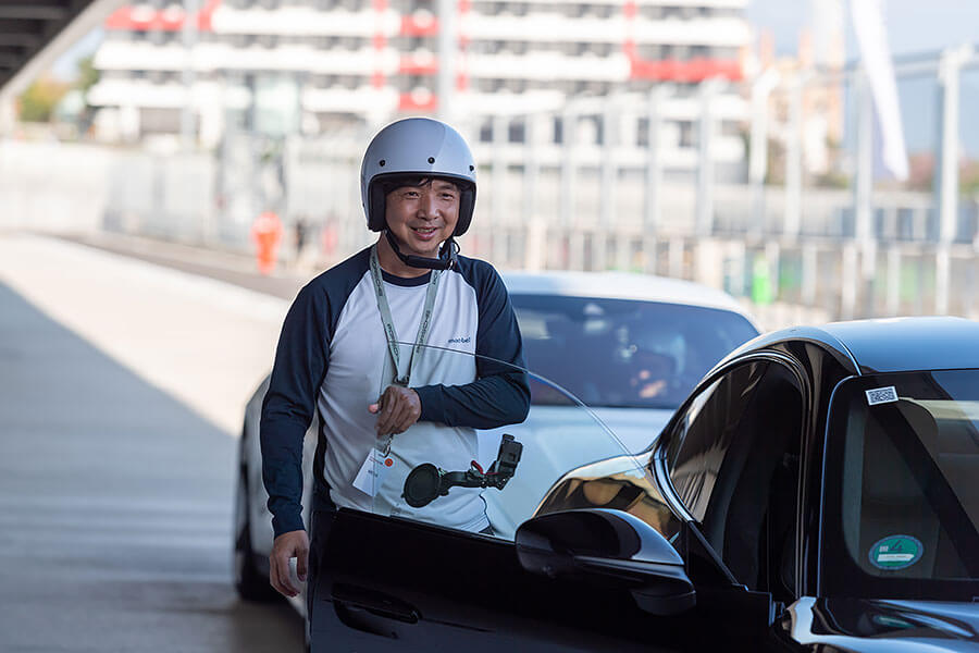 所謂迅如雷霆、疾如閃電的景象莫過於此,內心波濤洶湧久久不能自己……。