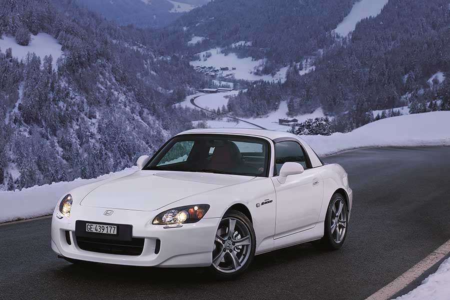 曾經有一輛樂趣十足的跑車擺在市場，我輩沒有珍惜，等它停產之後你我才後悔莫及，人世間最痛苦的事莫過於此。如果上天能夠給我一個載來一次的機會，我會大聲說出那款車的名字：Honda S2000。