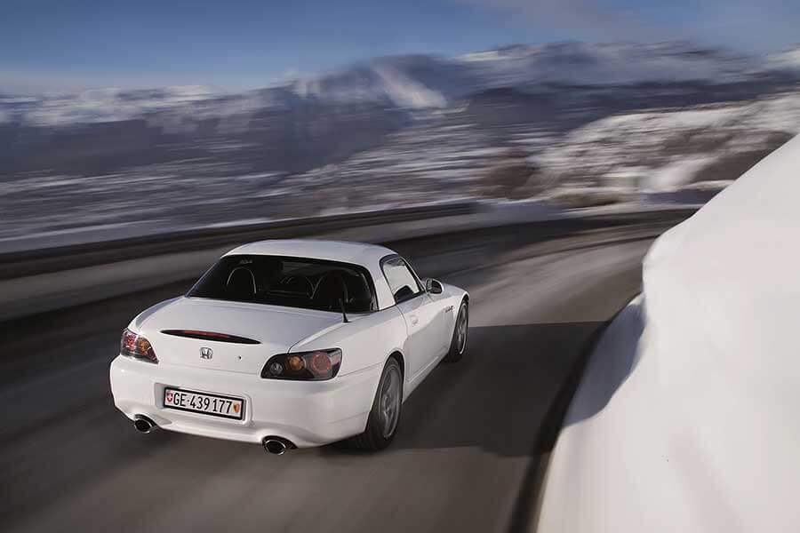 曾經有一輛樂趣十足的跑車擺在市場，我輩沒有珍惜，等它停產之後你我才後悔莫及，人世間最痛苦的事莫過於此。如果上天能夠給我一個載來一次的機會，我會大聲說出那款車的名字：Honda S2000。