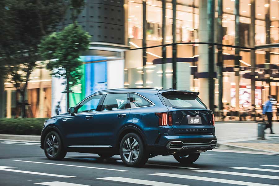 正打算消滅銀行存摺裡的160萬來買一款新SUV迎接新年的話,不妨到各大起亞展間走走看看。