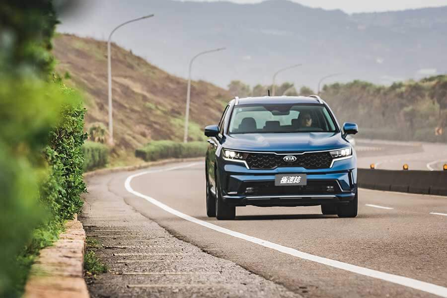 正打算消滅銀行存摺裡的160萬來買一款新SUV迎接新年的話,不妨到各大起亞展間走走看看。